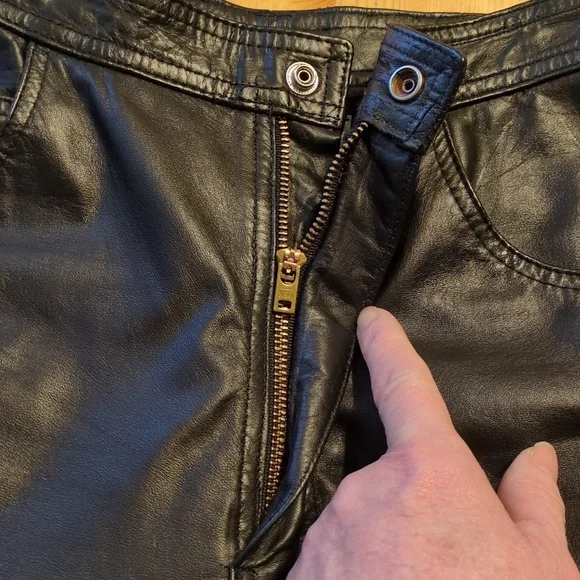 Vintage Chic: LA ROXX 1990's Black Leather Pants with Barrel/Balloon Legs - Picture 9 of 14